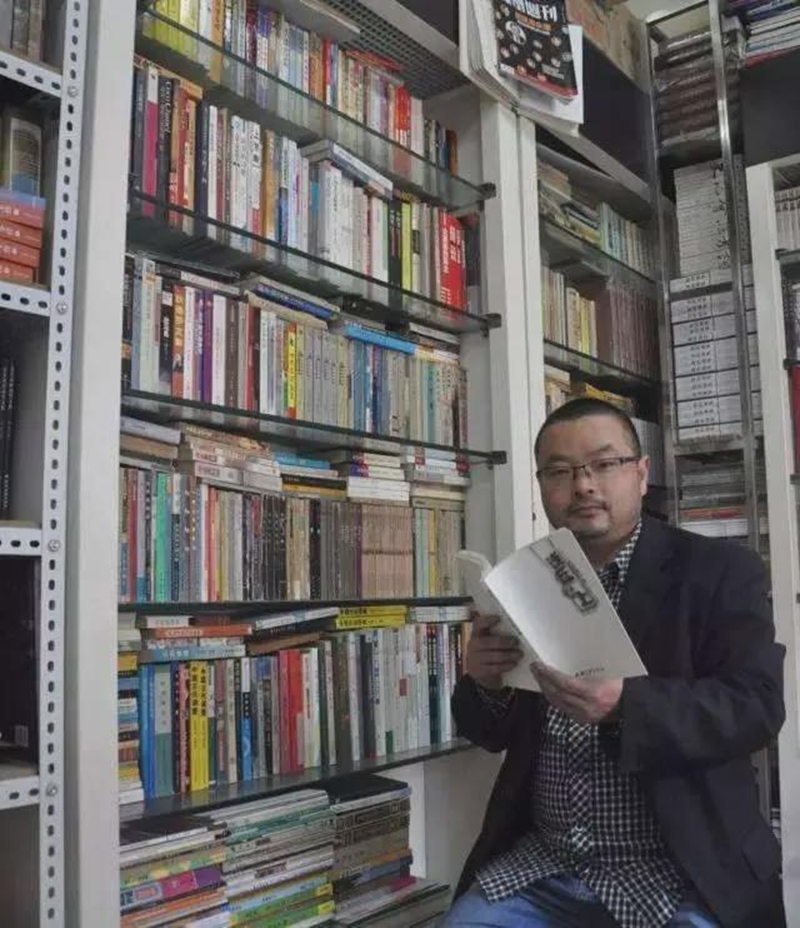 聚知齋舊書店主王忠明.jpg