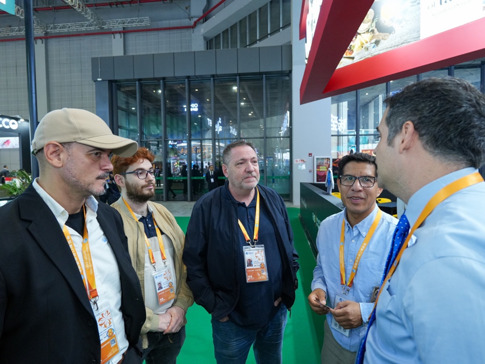 中园慧创携欧洲共工新闻社在进博会书写跨国合作新篇