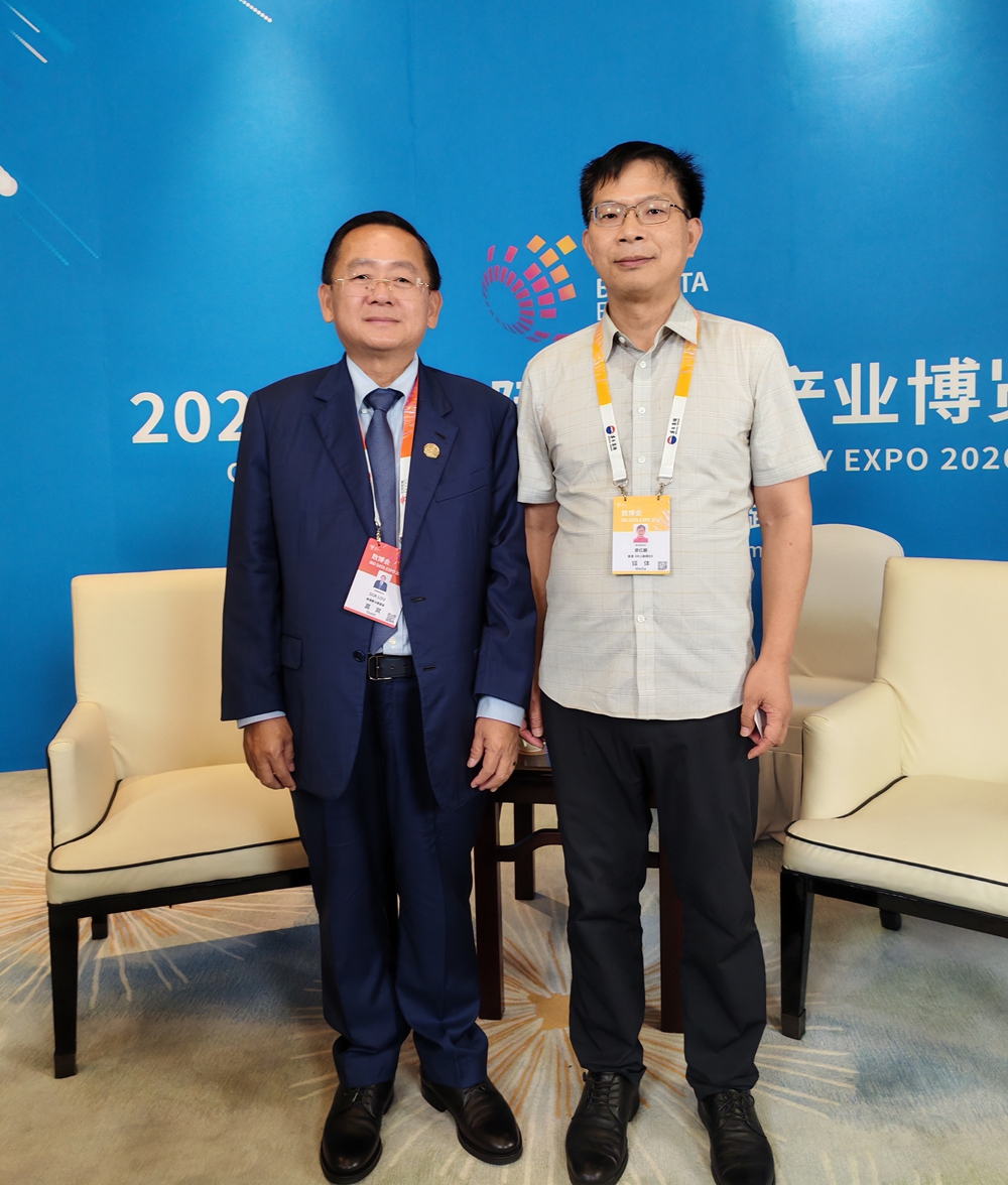 合影.jpg